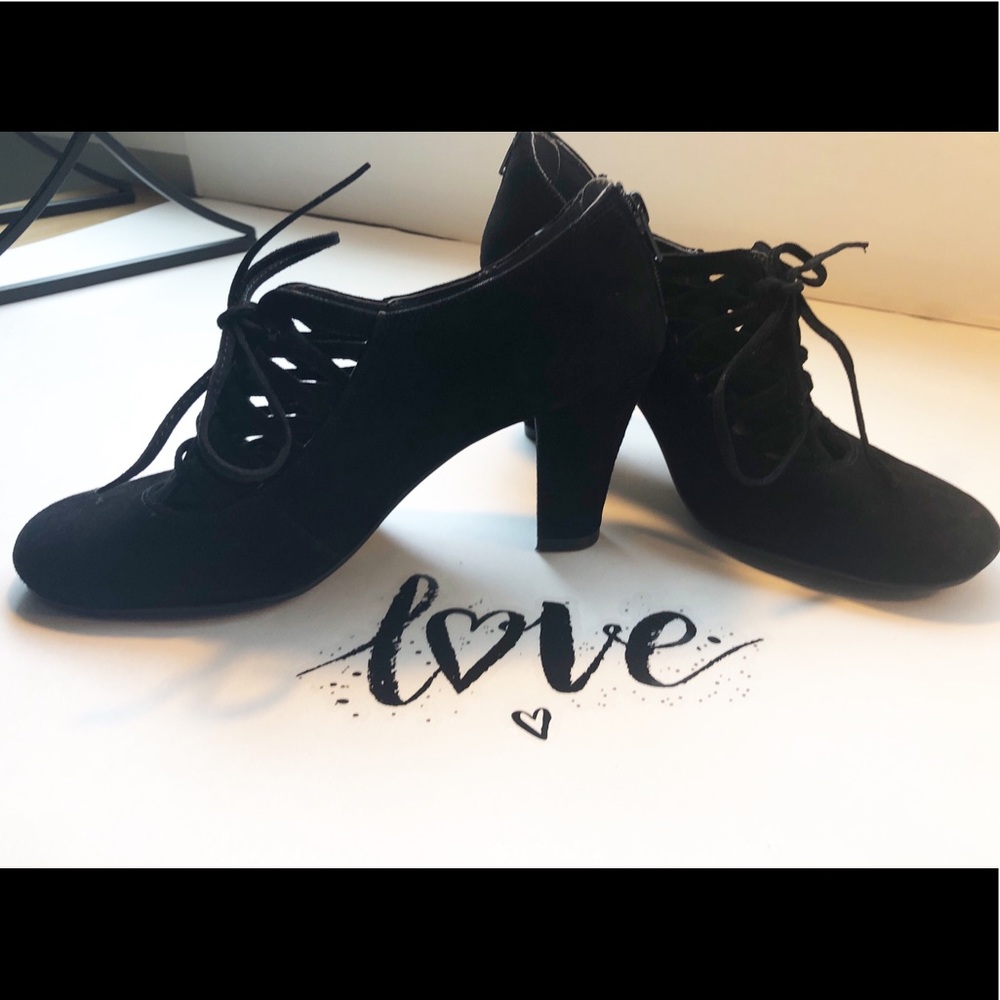 COPY - Suede Material Lace Up 3” Heel Like New Size 9